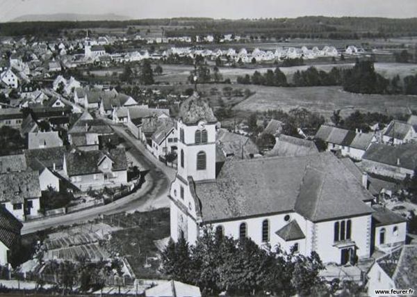 Vue aérienne sur l'Eglise catholique
Ancienne photo du village.
Vue aérienne sur l'Eglise catholique.
Photo prise après guerre, à priori dans les années 1970-1980.
 
Keywords: Eglise Catholique Mertzwiller